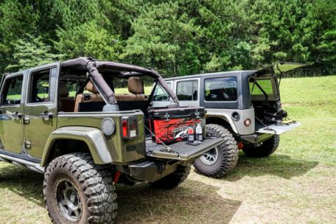 Drop Down Tailgate for Jeep JK/JKU Motobilt